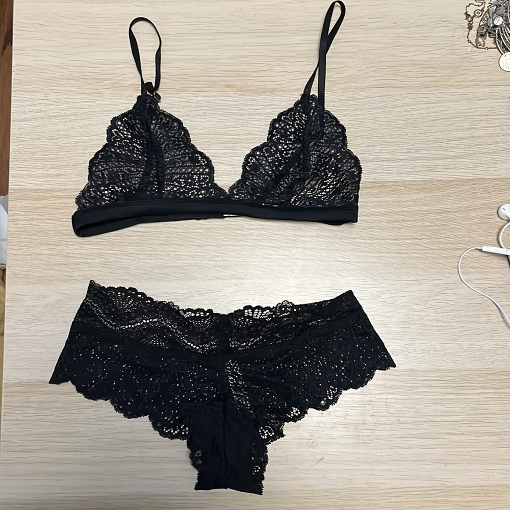 Aritzia Wilfred Black LAce Bralette and Panties Set